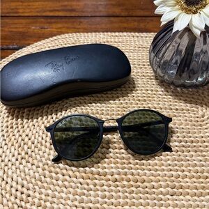 Ray-Ban Lightray Polarized Classic Black Round Sunglasses with Snap Case